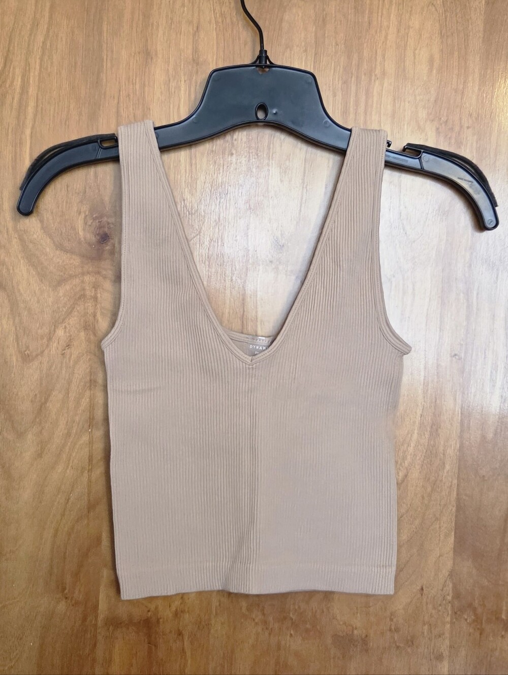 Dynamic Ribbed V-Neck Crop Tank Top - Tan